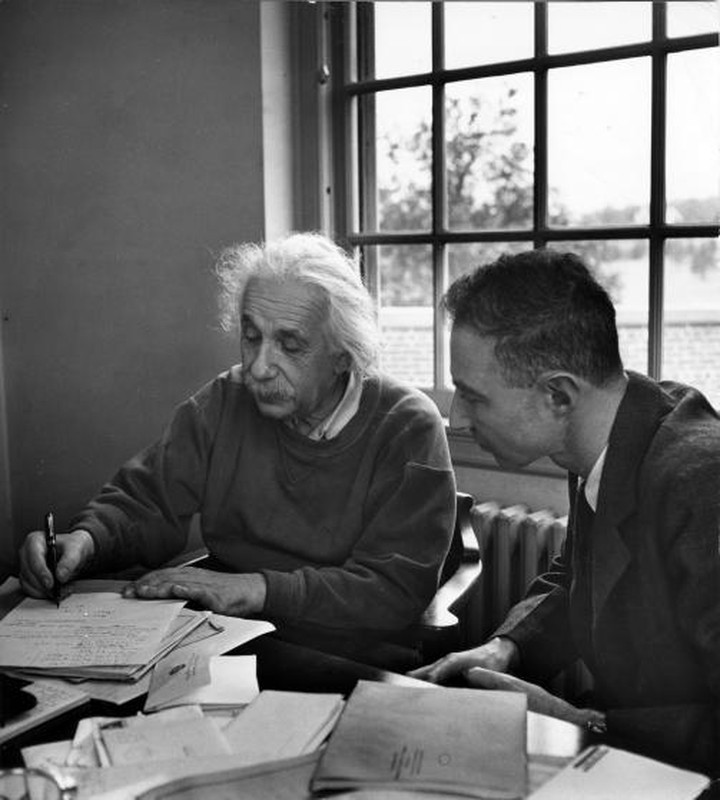 Anh doc ve doi tu cua thien tai Albert Einstein-Hinh-7